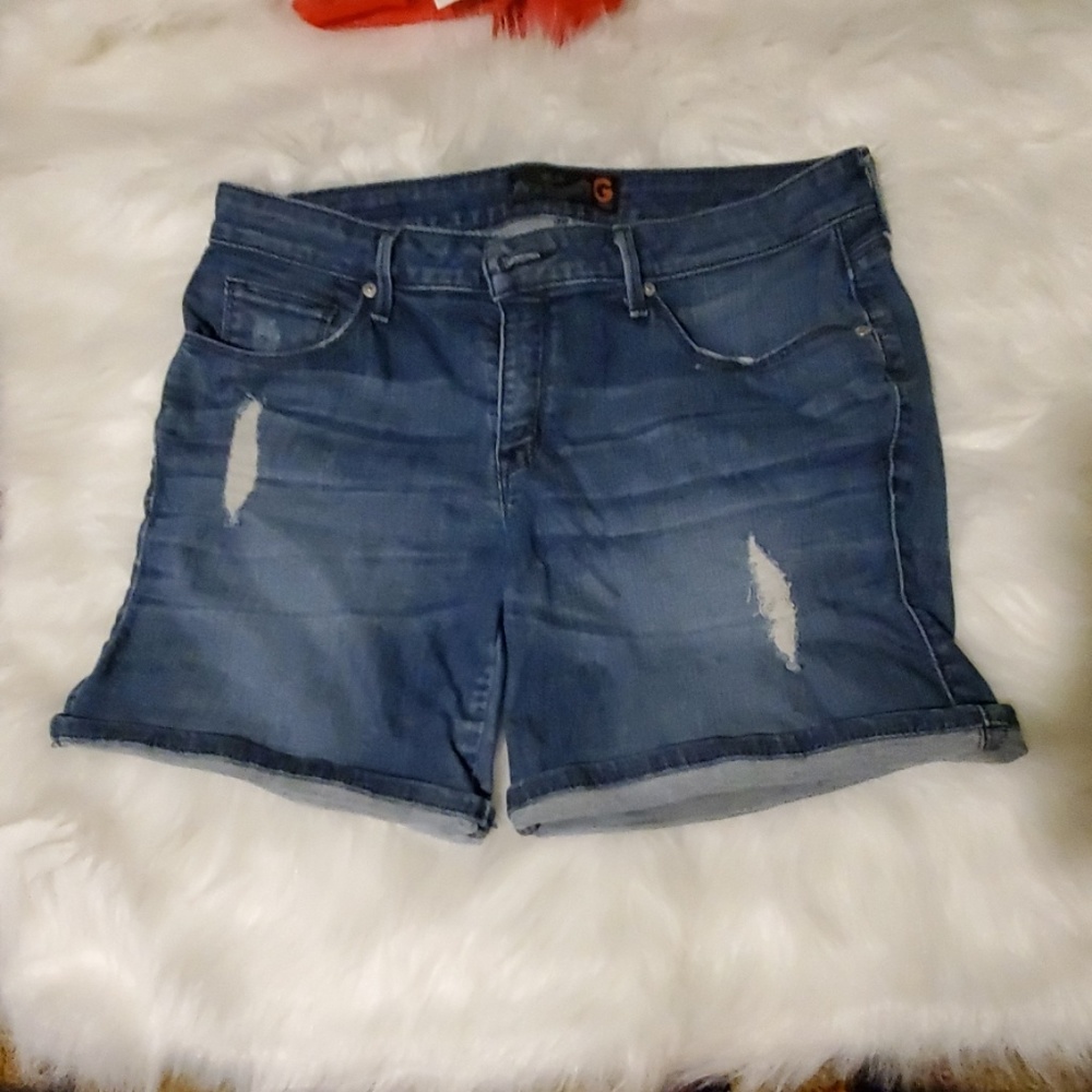 Guess destroyed shorts